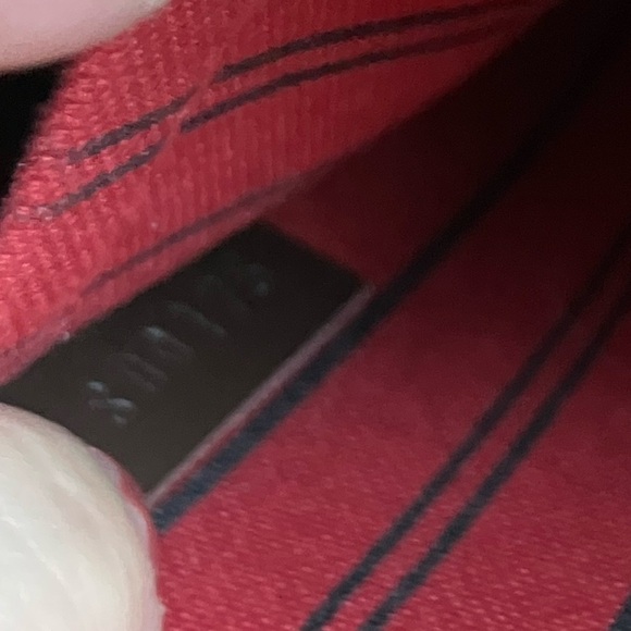 Excellent Condition! ’🔥Authentic LV Pouch (GM) - Picture 4 of 7